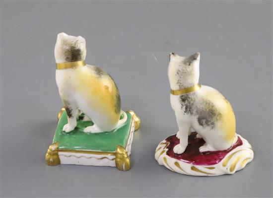 Two Rockingham porcelain figures of seated cats, c.1826-30, H. 5.9cm and 6.5cm